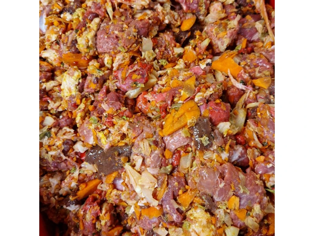 VEPŘOVÉ MASO se zeleninou 1 Kg